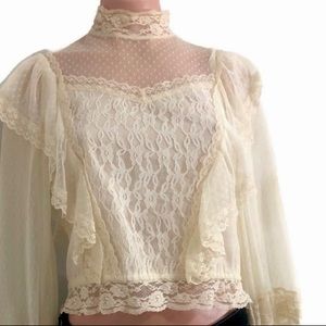 Dainty Femme Vintage Lace Top